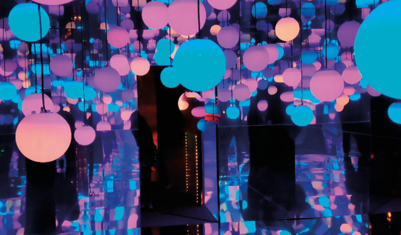 "Suspensión infinita", Instalación cinética de luz