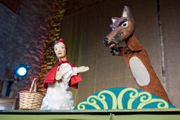 "En la boca del lobo" con Los titiriteros de Binéfar