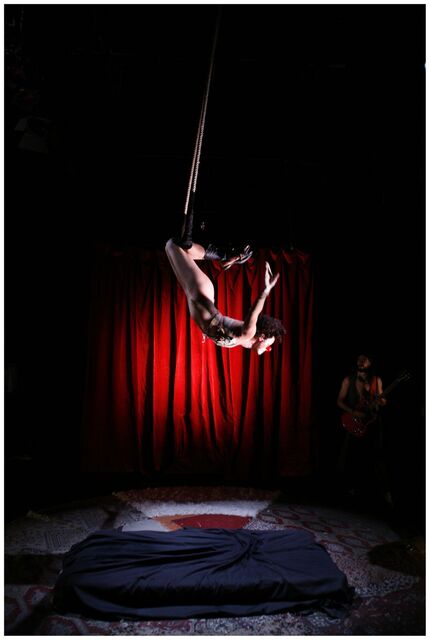 "El Circo de la Comissura", un show que propone emociones nuevas en el Café de las Artes