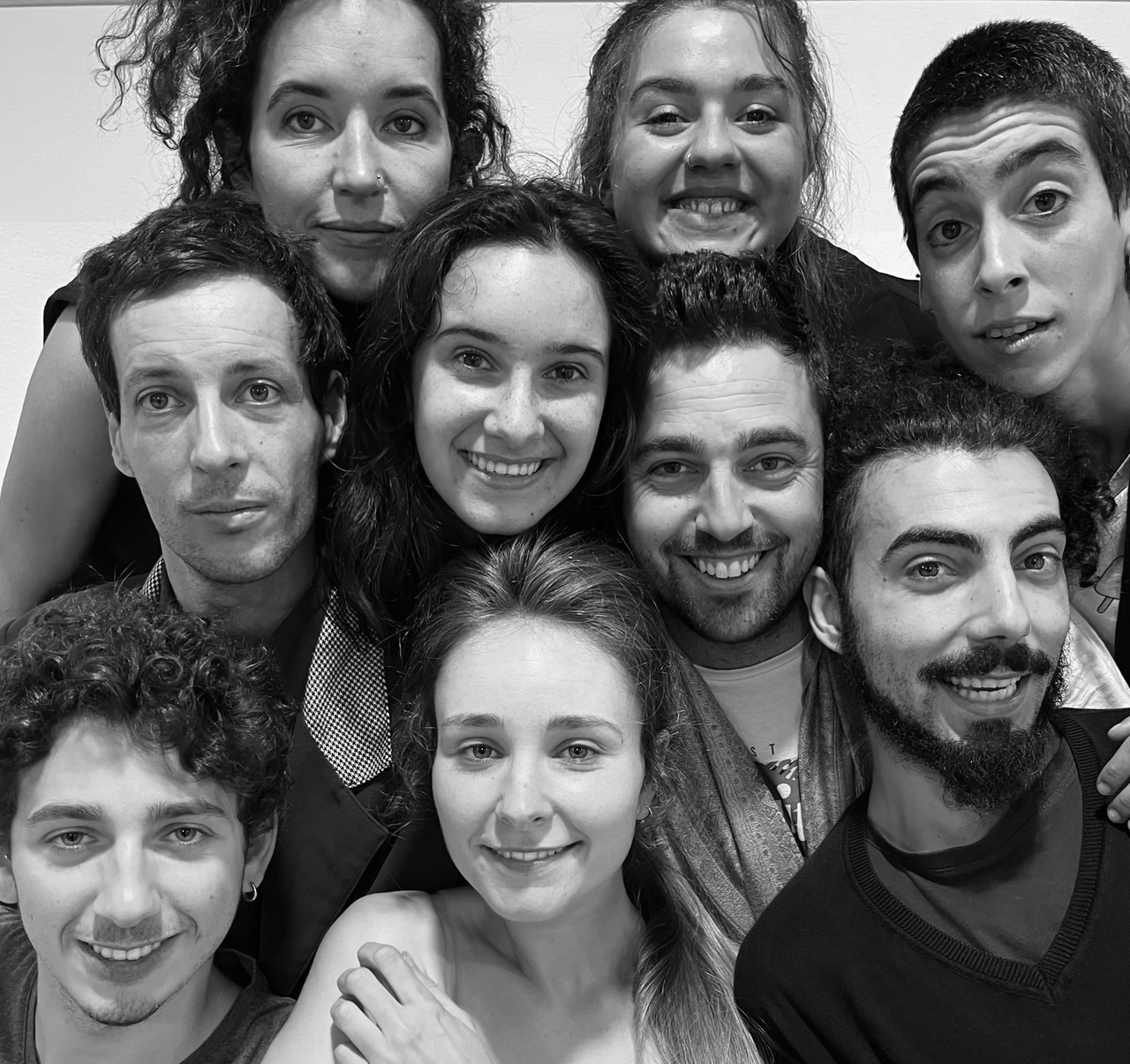 La Escuela Nouveau Colombier y la compañía Arte en Escena clausuran su actividad en Pronillo mostrando al público el trabajo de sus alumnos