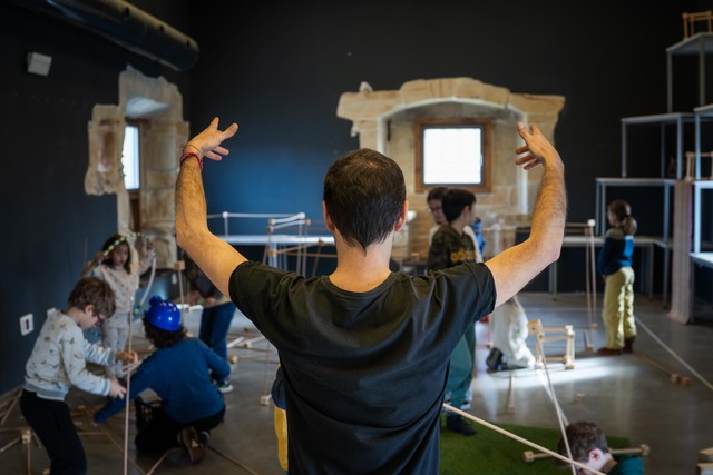 Talleres Coloniales organiza un campus en Enclave Pronillo para imaginar un futuro distinto a través del juego y la creatividad